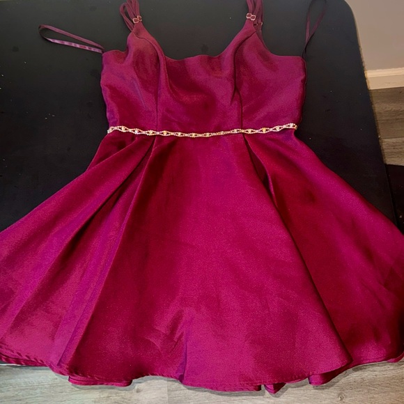 Beautiful Formal dress size 9 - Picture 1 of 8